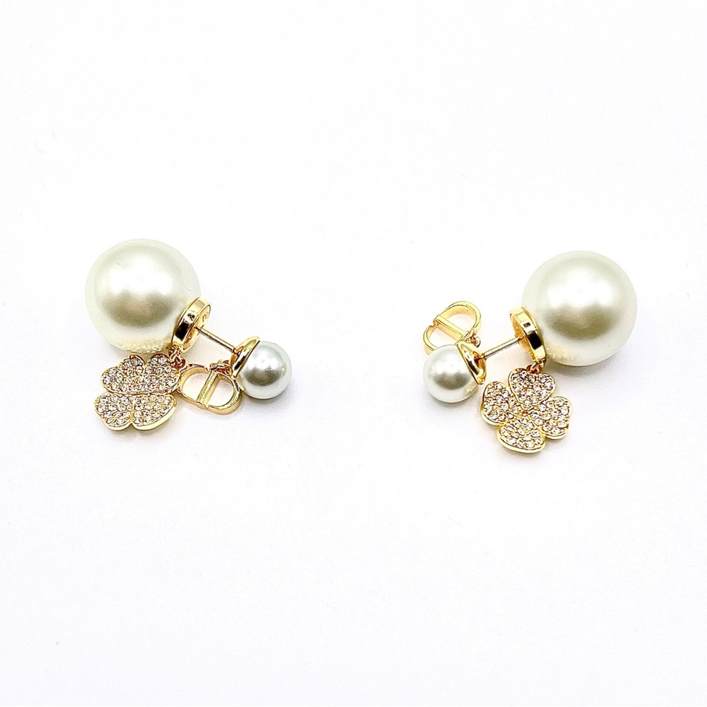 Christian Dior
Mise En Dior Tribale Clover Earrings (come with a Dior box)